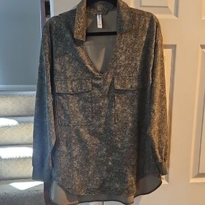 Womens Athleta Long Sleeve Green Snake Skin Textured Gray Blouse L Large